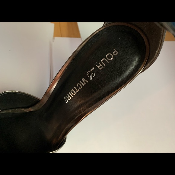 Shoes - Picture 6 of 8